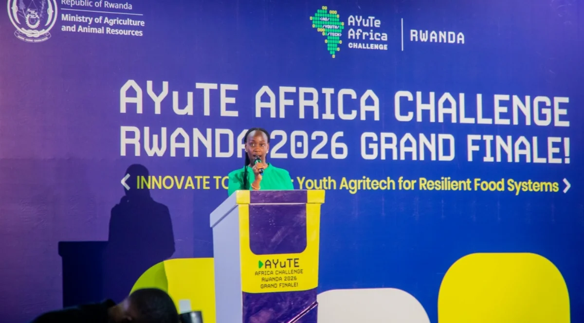 Young Rwandan agritech entrepreneurs presenting their startups at the AYuTe Challenge